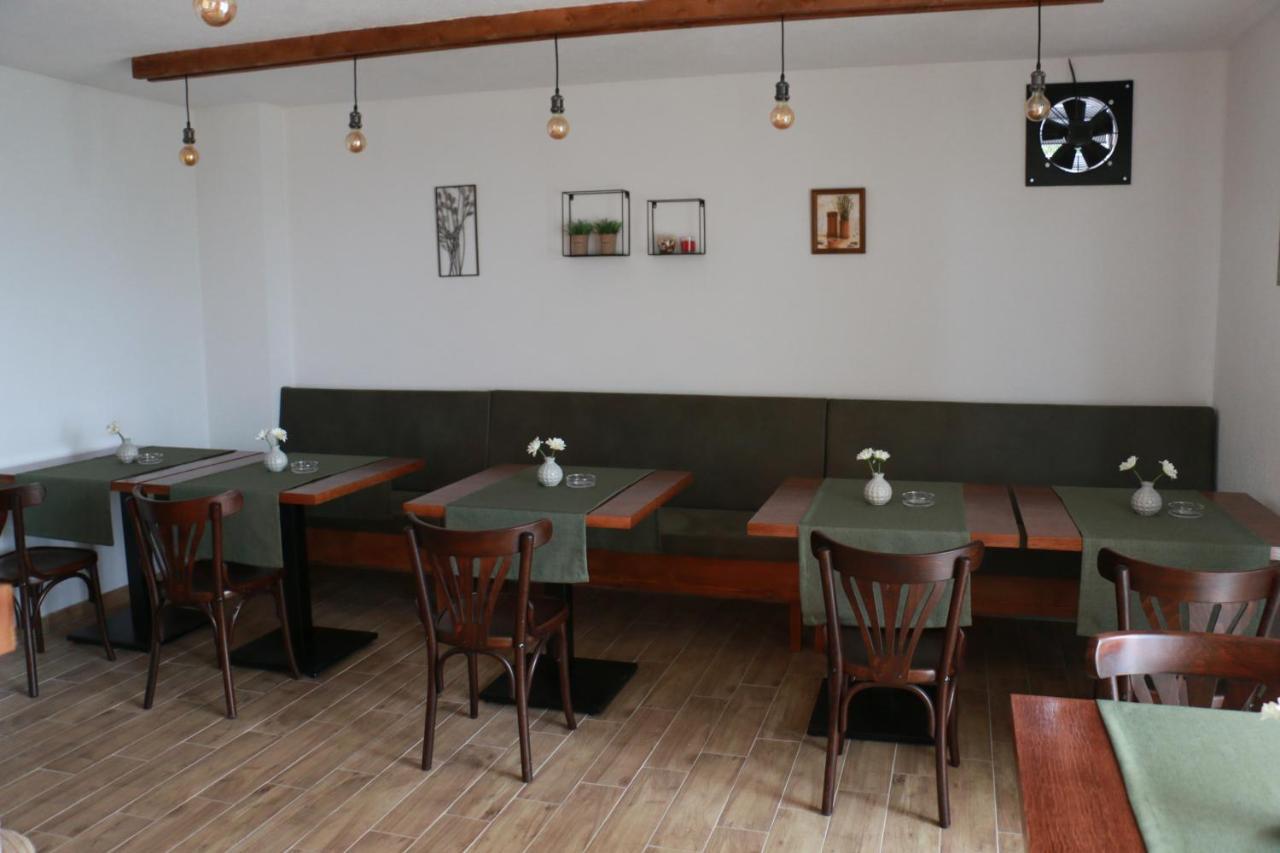 Vila Lucky Kop & Restoran كوباونيك المظهر الخارجي الصورة